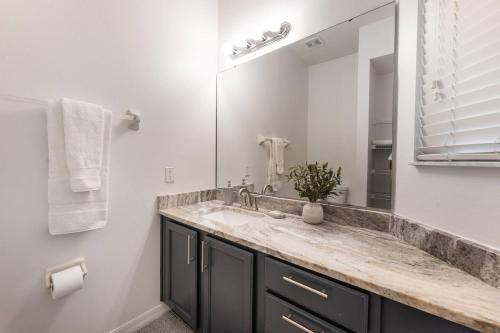 Stay Close to Disney in Your 3-Bedroom Haven photo 4