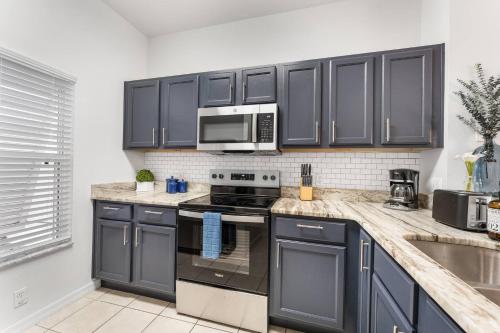 Stay Close to Disney in Your 3-Bedroom Haven photo 17