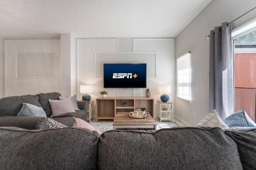 Stay Close to Disney in Your 3-Bedroom Haven photo 14