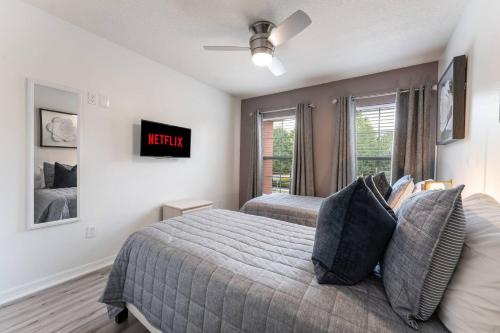 Stay Close to Disney in Your 3-Bedroom Haven photo 24