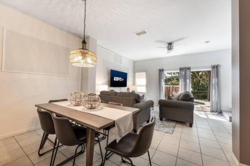 Stay Close to Disney in Your 3-Bedroom Haven photo 15