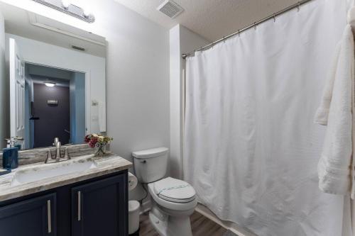 Stay Close to Disney in Your 3-Bedroom Haven photo 25