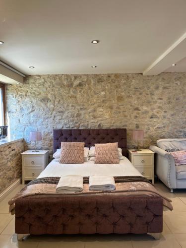 Ένα ή περισσότερα κρεβάτια σε δωμάτιο στο Hills Farm Stays