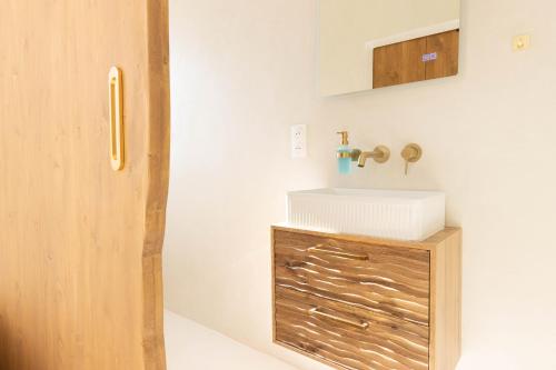 Φωτογραφία από το άλμπουμ του Sublime, hyper-centre d'Ajaccio, avec Spa, Sauna, Vue mer & Plage à 3min σε Αζαξιό