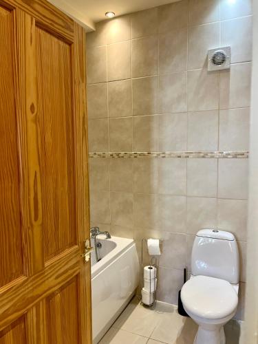 Ένα μπάνιο στο Hills Farm Stays