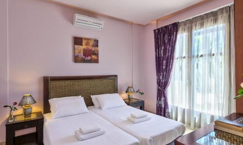 Posteľ alebo postele v izbe v ubytovaní Exclusive Crete Villa Villa Citrus 3 Bedroom Private Pool Rethymnon