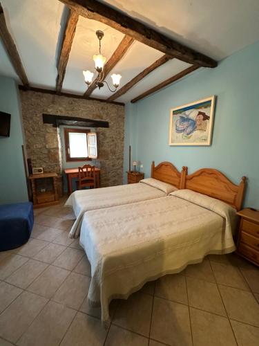 a bedroom with a large bed in a room at Posada Soano in Soano