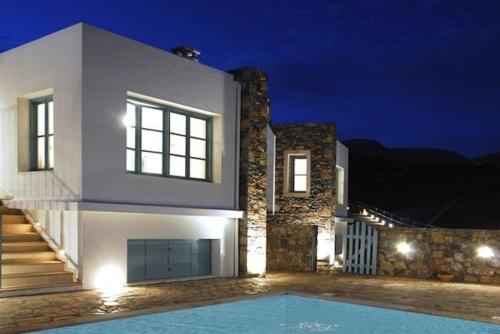 Gallery image of Deluxe Crete Villa Villa Alkestis 4 Bedrooms Private Pool Sea View Sitia in Mochlos
