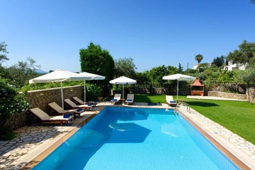 Bazén v ubytování Luxury Corfu Villa Villa Rose Private Pool nebo v jeho okolí