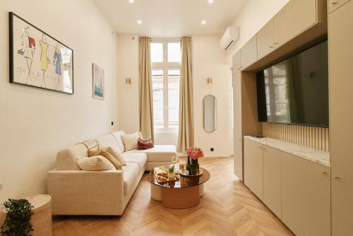 Lavie Maison Marais Jacuzzi & Chic Paris Getaway