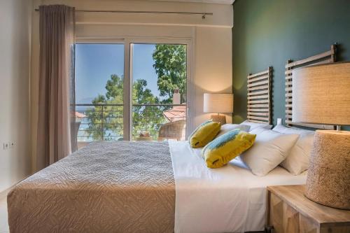 Ένα ή περισσότερα κρεβάτια σε δωμάτιο στο Deluxe Kefalonia Apartment Apartment Menta 1 Bedroom Pool