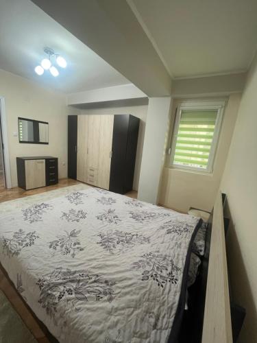 a bedroom with a large bed in a room at Mitrovi Apartment in Gevgelija