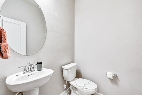 Unwind in Your 5-Bedroom Oasis photo 50