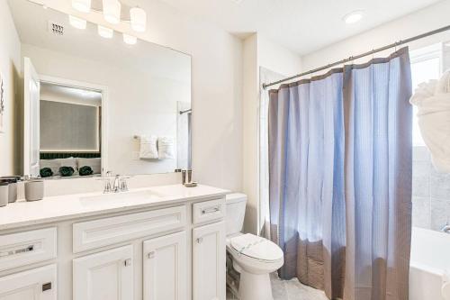 Unwind in Your 5-Bedroom Oasis photo 27
