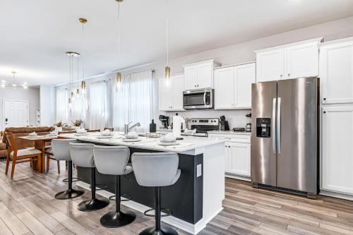 Unwind in Your 5-Bedroom Oasis photo 12