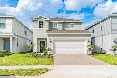 Unwind in Your 5-Bedroom Oasis photo 5