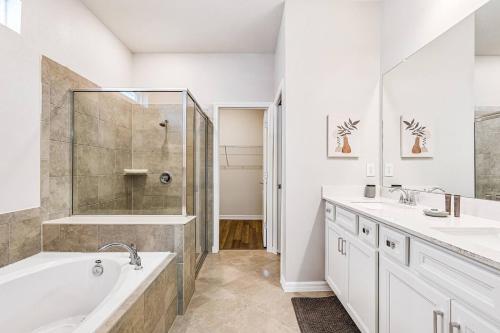 Unwind in Your 5-Bedroom Oasis photo 22