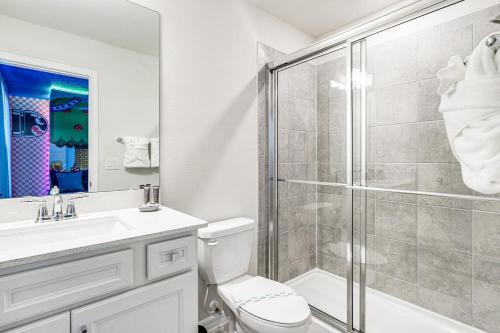 Unwind in Your 5-Bedroom Oasis photo 37