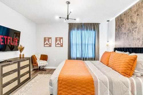Unwind in Your 5-Bedroom Oasis photo 40