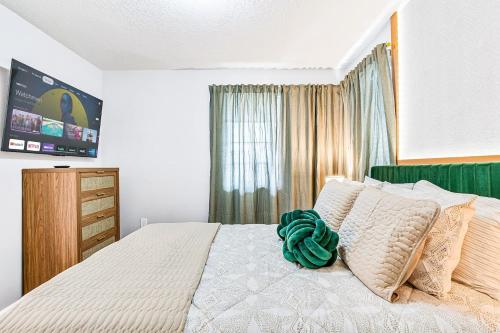 Unwind in Your 5-Bedroom Oasis photo 24