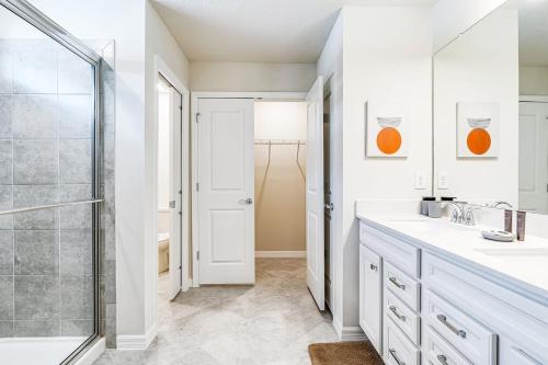 Unwind in Your 5-Bedroom Oasis photo 41