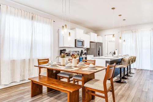 Unwind in Your 5-Bedroom Oasis photo 16