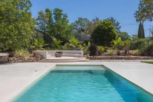 a swimming pool in the backyard of a house at La Suite Love in Le Luc