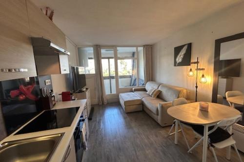 Photo de la galerie de l'établissement Beautiful studio - 5 min from the sea, à Fréjus