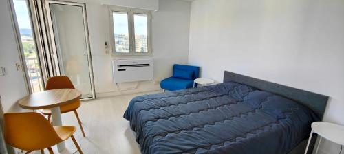 Χώρος καθιστικού στο Lovely studio with balcony - near the beach