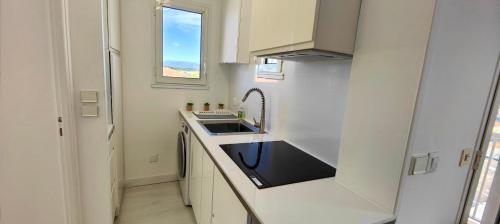 Cozy studio with balcony near beach