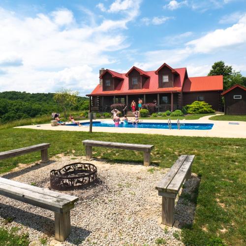 Πισίνα στο ή κοντά στο Big Sky Lodge - by The Chalets