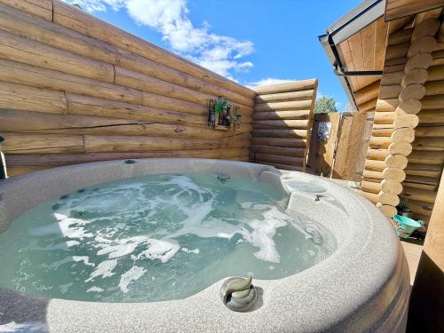 Fotografie z fotogalerie ubytování Mountain Retreat with private hot tub Close to Zion v destinaci Orderville