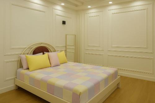 a bedroom with a bed with a checkered mattress at Porto Said Family Spot in Port Said