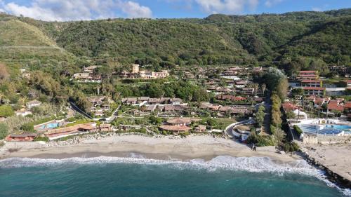 an aerial view of a resort on the beach at Esclusiva villa sul mare Tropea in Parghelia