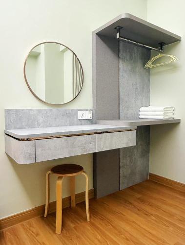 a bathroom with a vanity with a mirror and a stool at Seanest Residence 贤巢民宿 14 "Owned by Amadel Residence" in Melaka