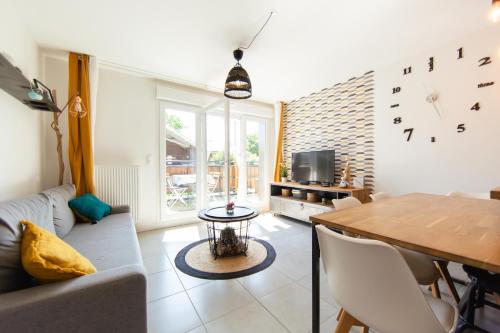 Μια τηλεόραση ή/και κέντρο ψυχαγωγίας στο APPARTEMENT CHRISTINE à Lège