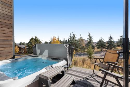 Bazén v ubytování Ridgeline at The Canyons by Park City Vacations nebo v jeho okolí