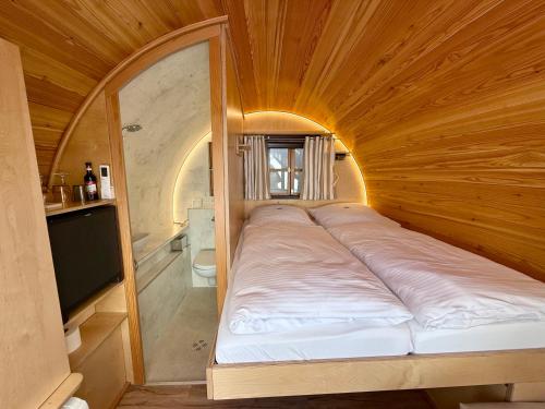 Postel nebo postele na pokoji v ubytování Weinhaus Selmigkeit