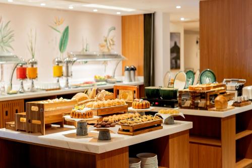 a bakery with many different types of pastries on display at Grand Mercure Rio de Janeiro Copacabana in Rio de Janeiro
