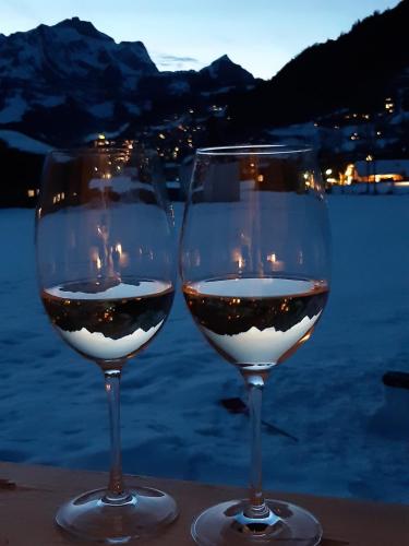 two glasses of wine sitting on top of a table at Bijou Hollandia in Engelberg