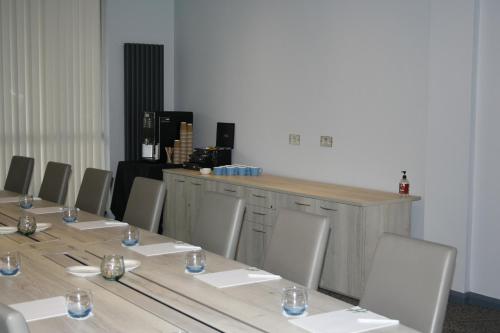 a group of tables and chairs in a room at Holiday Inn Telford Ironbridge by IHG in Telford