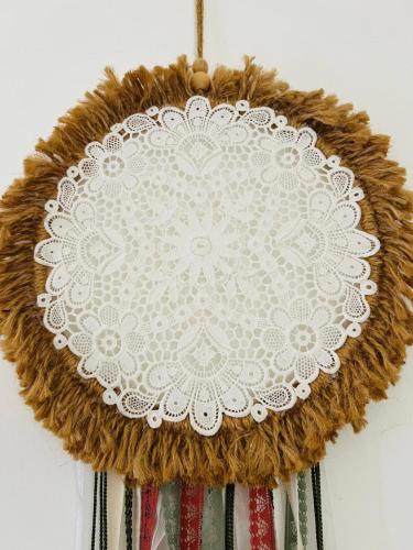 a christmas wreath with a white and brown ornament at B&B DOÑA FLOR in Parabita