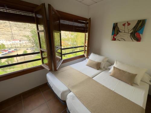 Un pat sau paturi într-o cameră la Casa Rural Mirador del Júcar