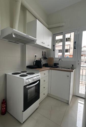 Petralona modern apartment near metro & Acropolis