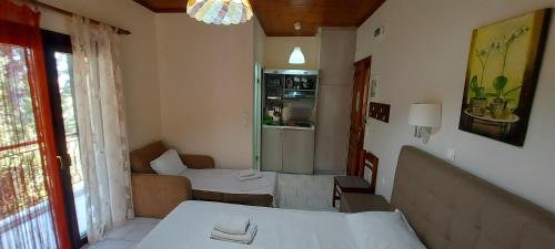 a small room with a bed and a living room at Mavra Studios in Lygia