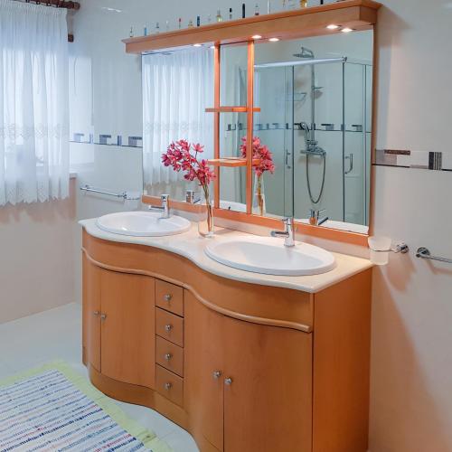 a bathroom with two sinks and a mirror at Villa Royal Natura - Private Villa in Pombal in Pombal