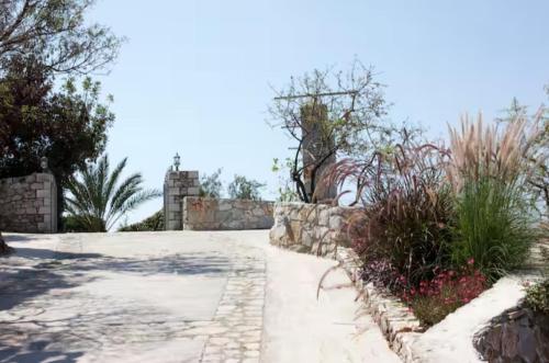Jardín al aire libre en Lithi Villa