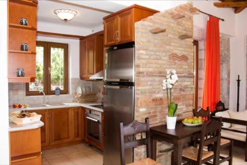 Una cocina o zona de cocina en Lithi Villa