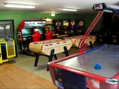 a room with a pool table and arcade games at Mobil- home Ohana Mar Estang in Canet-en-Roussillon