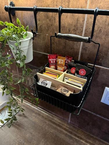 a black basket on the side of a wall with food at Apartman Selaković in Bela Crkva
